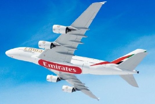 طيران الإمارات تشغل رحلة خاصة احتفالاً بتقدم برنامج التطعيم