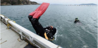 ياباني يبحث عن زوجته تحت الماء منذ 10 سنوات (فيديو)