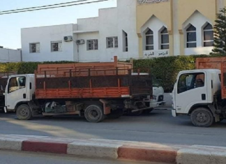 مقاول يغلق مداخل بلدية بـ8 شاحنات احتجاجا على تشديد الرقابة عليه