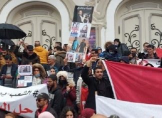 شارع الحبيب بورقيبة بالعاصمة: مسيرة مطالبة ”بحل البرلمان وتغيير نظام الحكم”