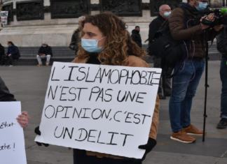 فرنسيون يحتجّون ضدّ ”قانون الانفصالية” الذي يستهدف المسلمين في البلاد (صور)