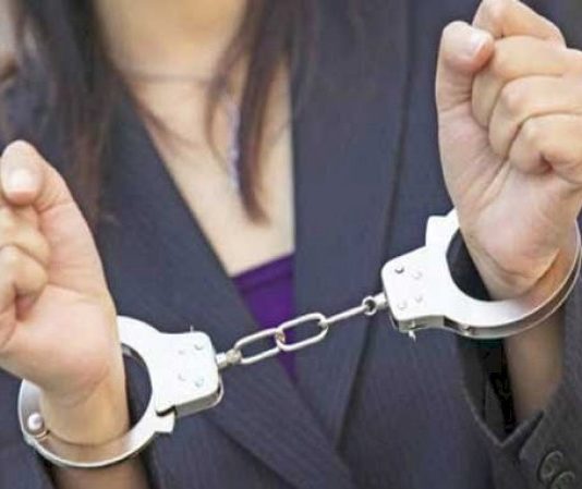 في المرسى : فتاة تضرم النار في موزع آلي وتقتحم البنك