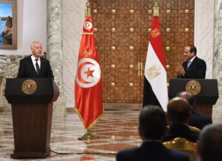 مصر ترسل طائرتين عسكريتين محملتين بالأكسجين لتونس