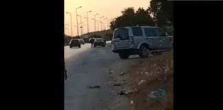 إنزال طفلة حافية على الطريق وتركها: السيارة تابعة لسفارة فرنسا بتونس