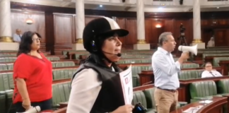 عبير موسي تستبدل قبعة الدراجة النارية بقبعة الفروسية