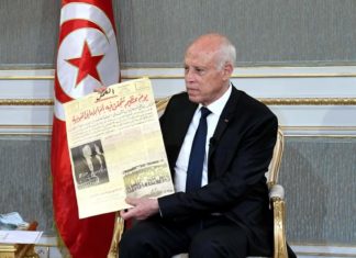 رئاسة الجمهورية تنشر وثيقة قديمة استظهر بها سعيّد وتُوضّح للعموم
