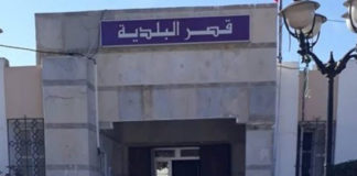 خرق القرارات الاستثنائية.. الاحتفاظ بمسؤول ببلدية برقو