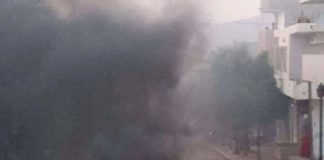 القصرين: غلق الطريق بحي الزهور وإضرام النار في العجلات المطاطية