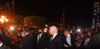 سعيّد ينضمّ إلى إحتفالات التونسيين بشارع الحبيب بورقيبة(فيديو)