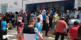 تدافع واكتظاظ امام مركز بريد بالقيروان ..والبريد التونسي يوضح