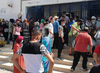تدافع واكتظاظ امام مركز بريد بالقيروان ..والبريد التونسي يوضح