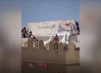 القيروان: حرق شعار النهضة وتهشيم الباب الرئيسي لمقرها(فيديو)