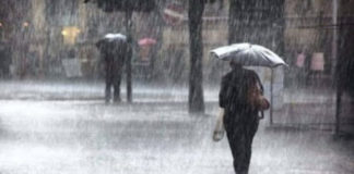 انخفاض درجات الحرارة وأمطار رعدية وغزيرة بهذه المناطق