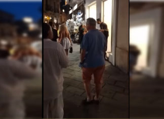وزير المالية المعفى يتجول في شوارع روما..(فيديو)