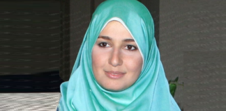 حلا شيحة تثير ضجة بظهورها وهي على الفراش بملابس كاشفة