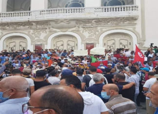 العاصمة.. وقفة احتجاجية معارضة لإجراءات 25 جويلية