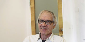 السويد.. مصرع رسام كاريكاتير اشتهر برسوماته المسيئة للنبي محمد في حادث مرور مروّع