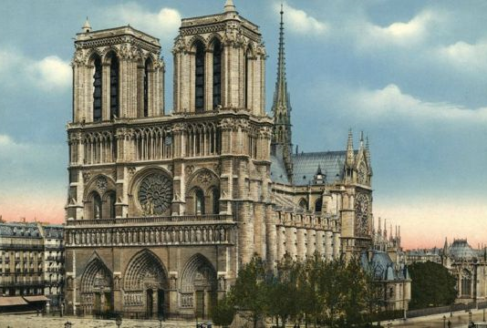 باريس: إيقاف طيار كان ينوي تفجير طائرته بكاتدرائية نوتردام التاريخية