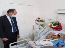 وزير التعليم العالي يزور الأستاذ الصحبي بن سلامة