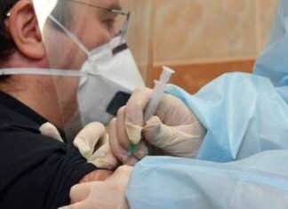 أخصائي مناعة يحدد مدة بقاء الأجسام المضادة لـ “كوفيد-19” في أجسام الشباب