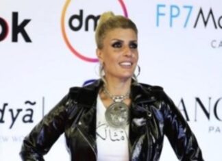 آية قرآنية على ملابس فنانة تثير الجدل متفرقات