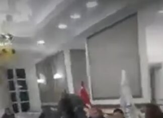 الكرم: اقتحام مقر البلدية ورفع شعار ”ديقاج” في وجه فتحي العيوني(فيديو)