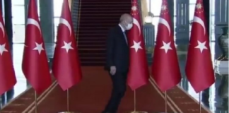 (فيديو) ”كاد أن يفقد توازنه ويسقط”..أردوغان يمشي بصعوبة