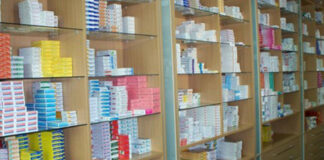 نوفل عميرة: ”نشهد نقصا في كل الأدوية الحياتية”