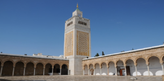 “الاحتفاظ بإمام بسبب مليار”.. إمام جامع الزيتونة يوضح