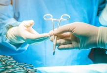 مستشفى شارل نيكول: إنجاز أول جراحة الكلى الروبوتية في تونس