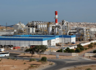 عمّال المجمع الكيميائي في إضراب