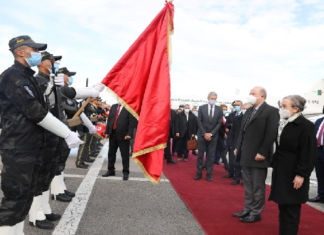 الوزير الأول الجزائري يصل تونس