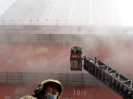 (فيديو) هونغ كونغ: حريق بمركز التجارة العالمي وإجلاء مئات العالقين