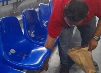 (صور) الجماهير التونسيّة تقوم بتنظيف المدرجّات بعد اللّقاء ضدّ مصر