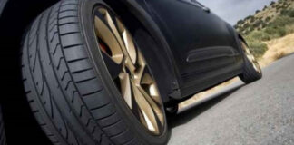 مأساة.. أب يدهس أطفاله الثلاثة بالخطأ