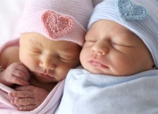 في حدث نادر من نوعه… ولادة توأم في عامين مختلفين