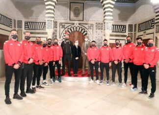 رئيسة الحكومة تستقبل المنتخب الوطني لكرة القدم