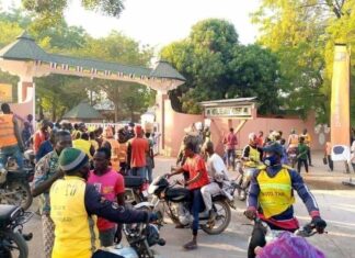 الكاميرون: الاعتداء على 3 صحفيين جزائريين بالسلاح الأبيض