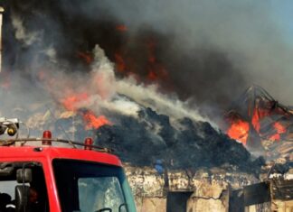 السيطرة على حريق معمل الحلفاء بالقصرين