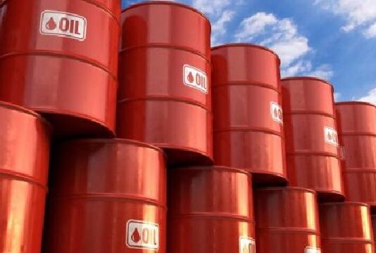 أسعار النفط ترتفع مع تزايد الضبابية نتيجة حصار ترامب لفنزويلا