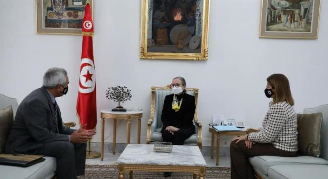 رئيسة-الحكومة-تؤكد-أهمية-المحافظة-على