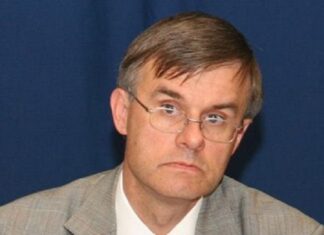 سفير أمريكي سابق تعقيبا على إستقالة نادية عكاشة: ”يوجد تطور مهم في تونس”