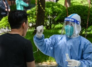 الصين تسجّل أكثر من 20 ألف إصابة بفيروس كورونا يوميا