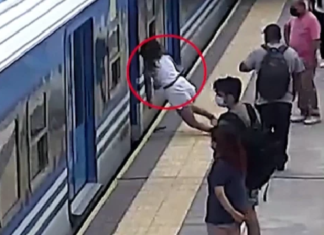 (فيديو) نجاة شابة من موت محقق بعد سقوطها تحت عجلات القطار