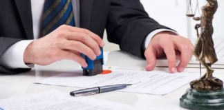 عدول الإشهاد يحتجّون أمام وزارة العدل