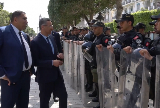 وزير الداخلية يؤدّي زيارة ميدانية لشارع الحبيب بورقيبة