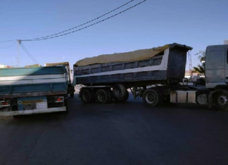 أحباء نجم المتلوي يغلقون الطريق الرابطة بين توزر والعاصمة