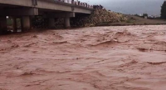فيضان وادي حيدرة بسبب الأمطار في الجزائر