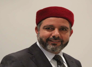نور الدين الخادمي وعائلته يعتصمون بمطار تونس قرطاج بعد منعهم من السفر