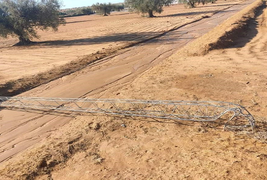 صفاقس: سقوط الأعمدة الكهربائية بسبب الرياح والأمطار الغزيرة